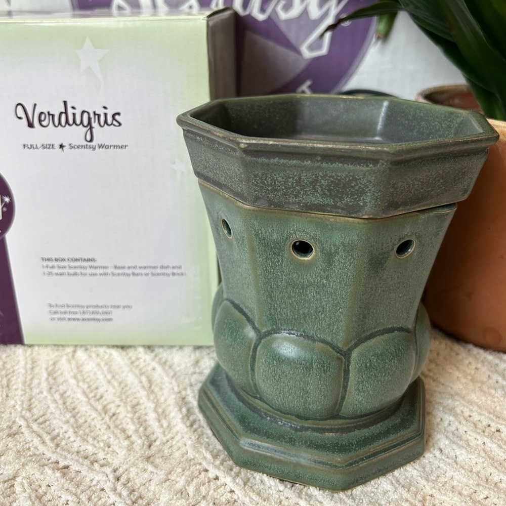 NEW Scentsy Verdigris wax warmer